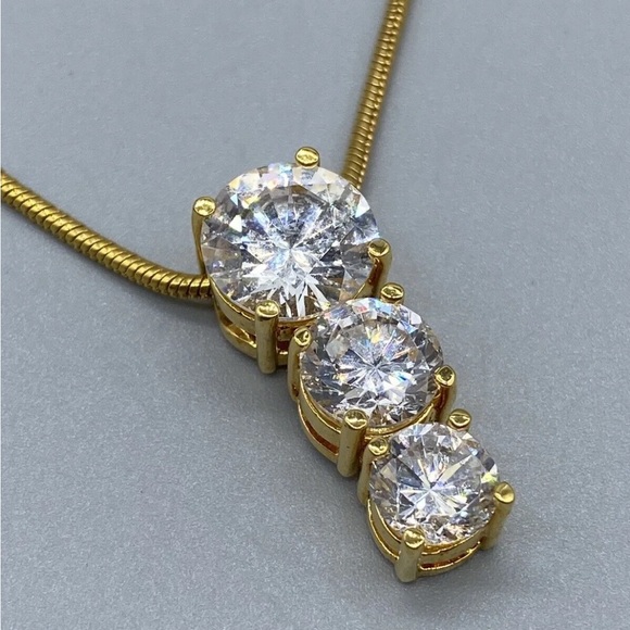 Nolan Miller Korea Gold Tone Swarovski Crystals Pendant & Chain 17” Necklace - Picture 5 of 8
